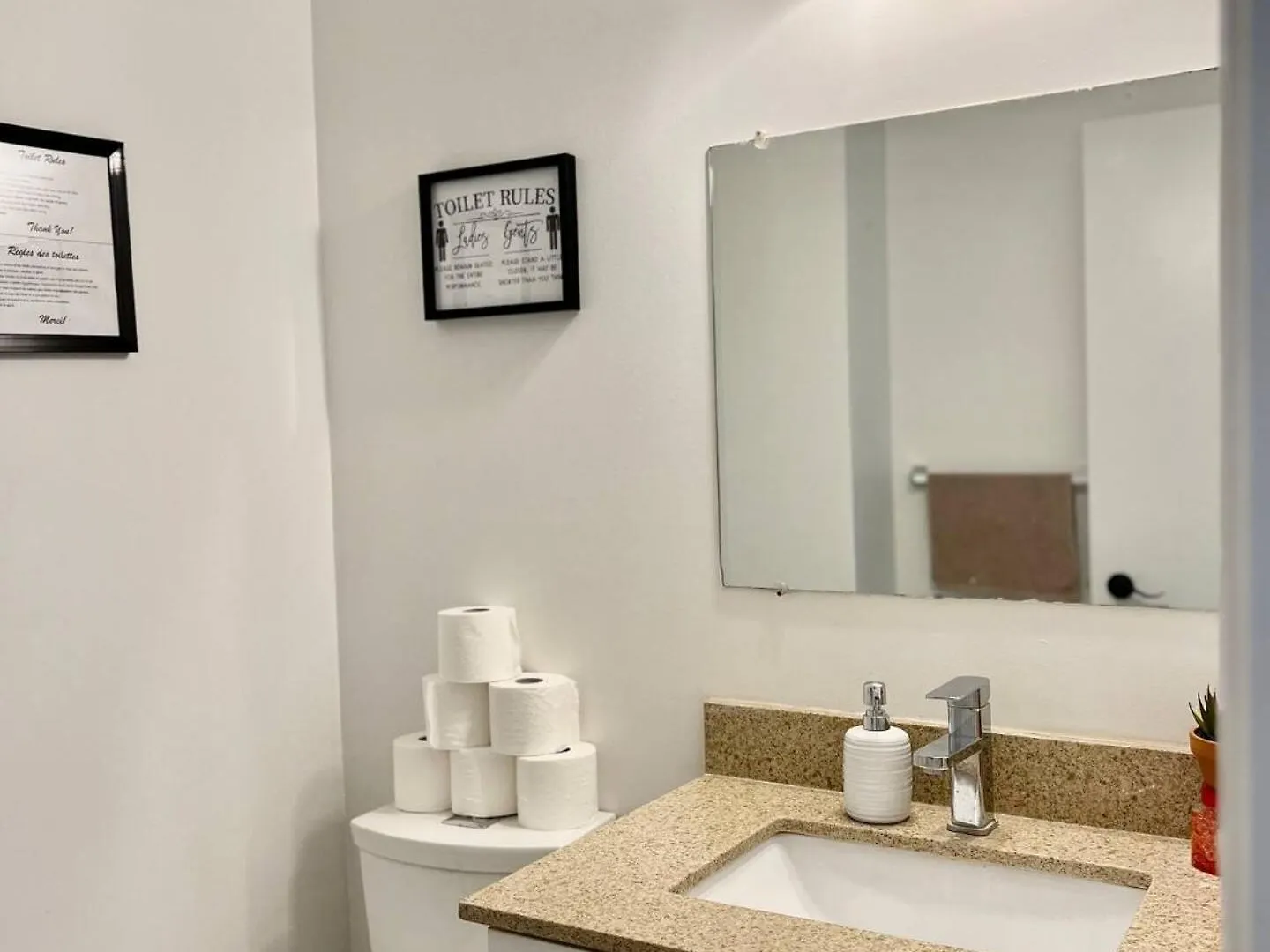 K5 Room Near Airport Mississauga Holiday home
